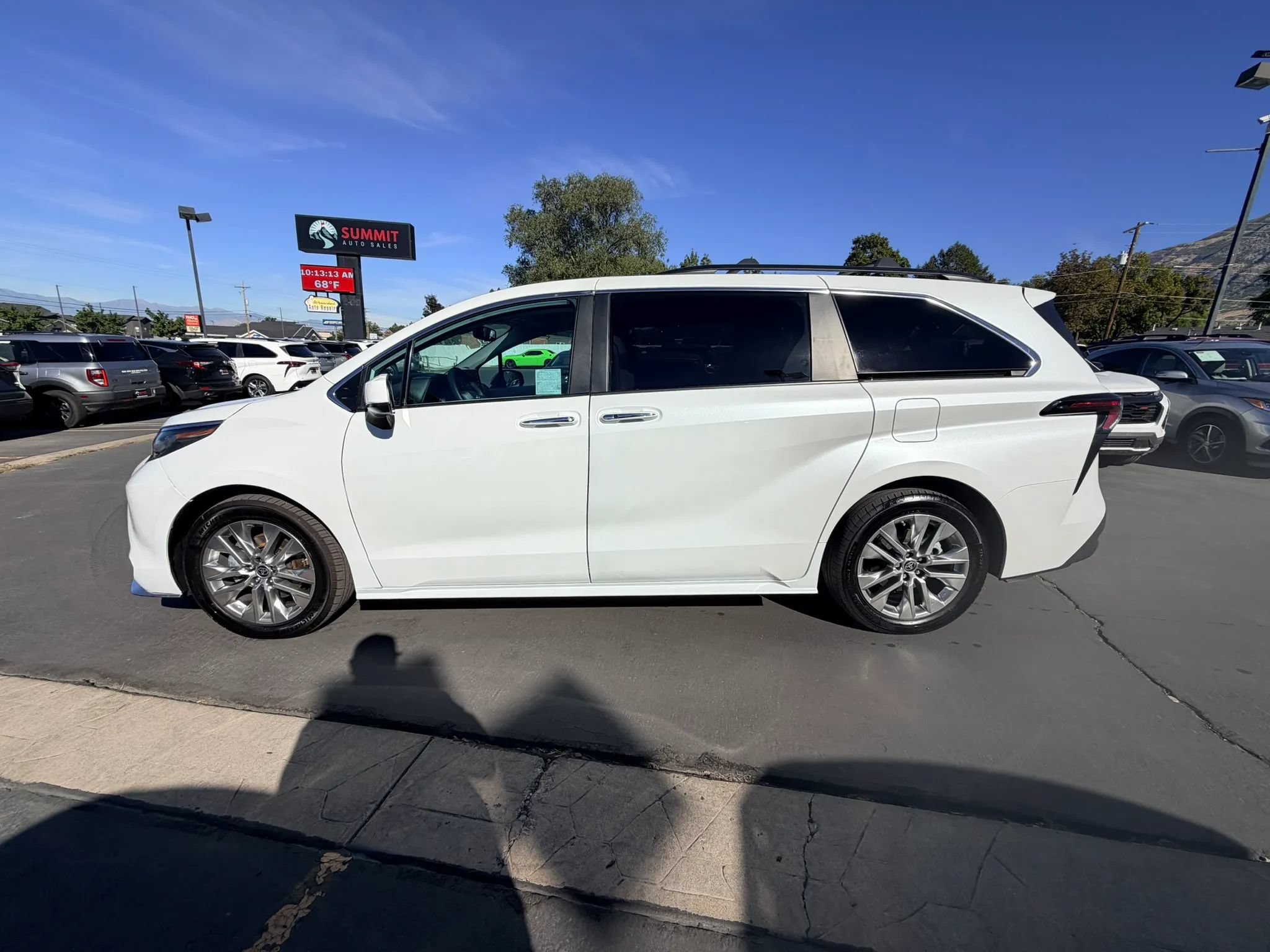 Used 2024 Toyota Sienna XLE w/ XLE Plus Package AWD/4WD image 7