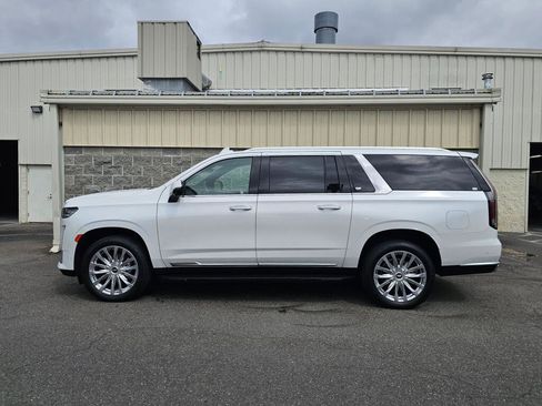 Certified 2023 Cadillac Escalade ESV Premium Luxury AWD/4WD image 3