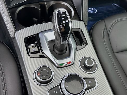 Used 2025 Alfa Romeo Stelvio Sprint AWD/4WD image 19