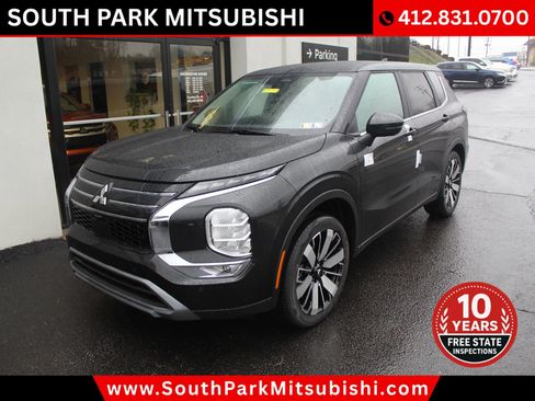 New 2025 Mitsubishi Outlander SE image 3