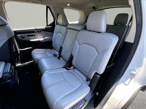 Used 2025 Honda Pilot EX-L image 18