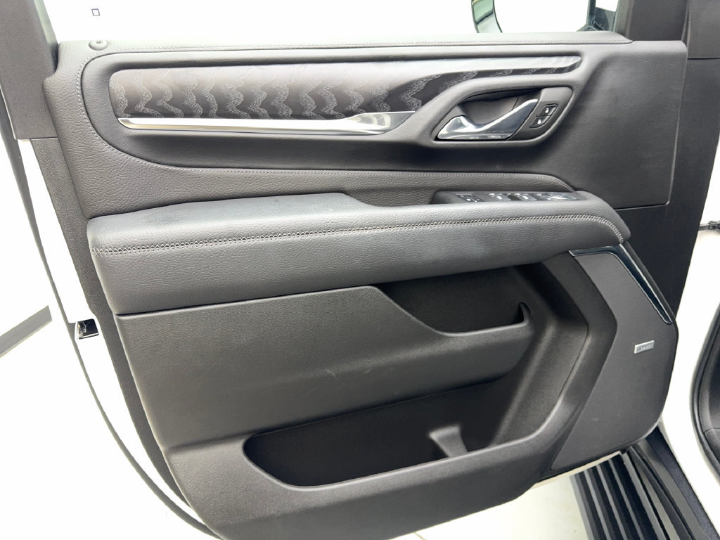 Used 2024 GMC Yukon Denali RWD image 34