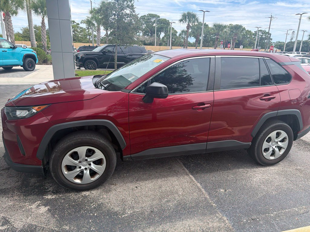 Used 2022 Toyota RAV4 LE FWD image 4