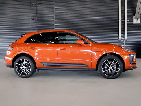 Certified 2024 Porsche Macan w/ Premium Plus Package AWD/4WD image 11