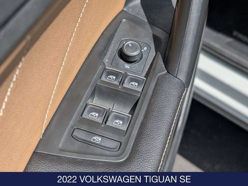 Used 2022 Volkswagen Tiguan SE w/ Panoramic Sunroof Package AWD/4WD image 12