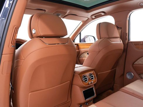Certified 2021 Bentley Bentayga image 23