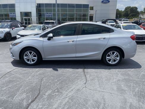 Used 2017 Chevrolet Cruze LT FWD image 4