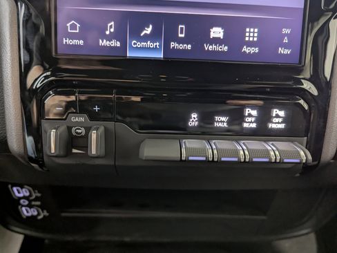 Used 2025 RAM 2500 Big Horn AWD/4WD image 24