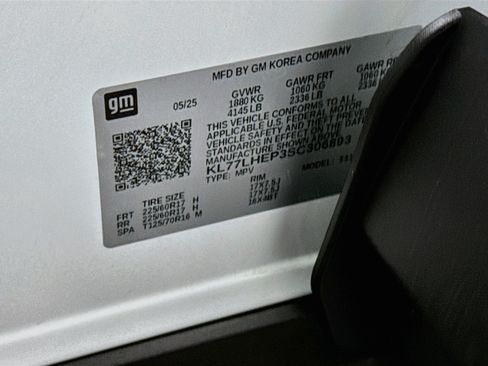 Used 2025 Chevrolet Trax LT FWD image 12