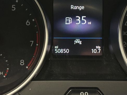 Used 2021 Volkswagen Tiguan SE R-Line image 16