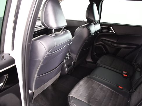 Used 2023 Mitsubishi Outlander SE AWD/4WD image 28