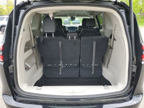 Used 2024 Chrysler Pacifica Touring-L FWD image 30