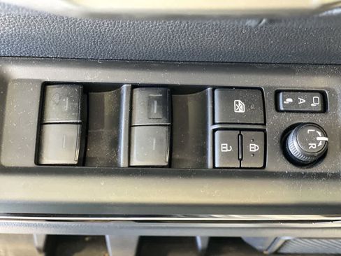 Used 2025 Toyota Tundra Limited AWD/4WD image 16