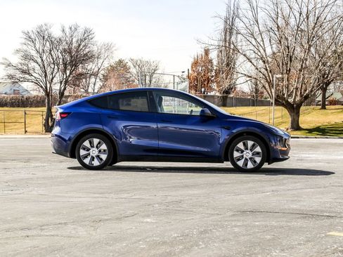 Used 2024 Tesla Model Y Long Range image 6