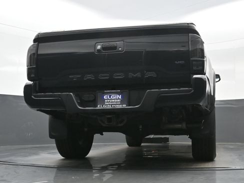 Used 2020 Toyota Tacoma TRD Sport image 31