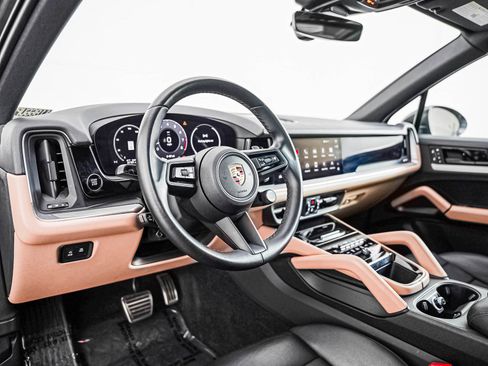 Certified 2024 Porsche Cayenne S w/ Premium Package Plus AWD/4WD image 4
