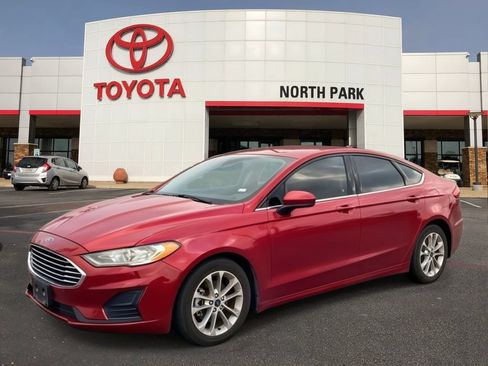 Used 2020 Ford Fusion SE FWD image 1