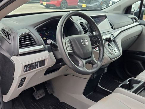 Used 2024 Honda Odyssey EX-L image 12