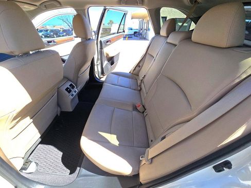 Used 2016 Subaru Outback 2.5i Limited AWD/4WD image 10