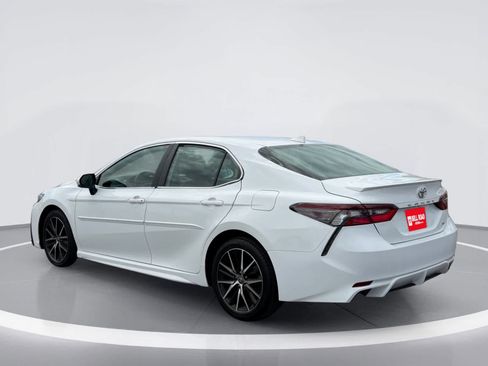 Used 2023 Toyota Camry SE w/ Audio Upgrade Package FWD image 3