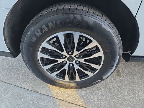 Used 2025 Ford Expedition Max Platinum image 23