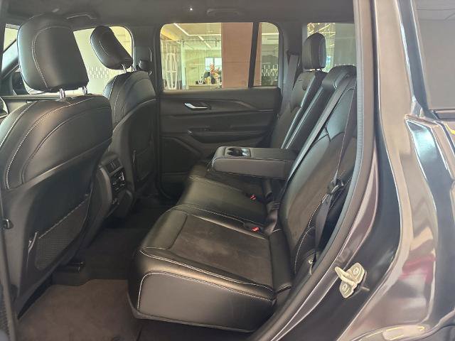 Used 2024 Jeep Grand Cherokee Altitude AWD/4WD image 12