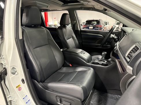 Used 2018 Toyota Highlander Limited AWD/4WD image 46