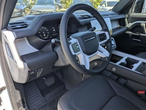 Used 2026 Land Rover Defender 110 X-Dynamic SE AWD/4WD image 13