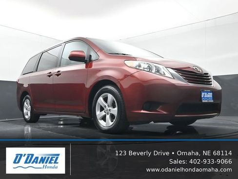 Used 2017 Toyota Sienna LE FWD image 14