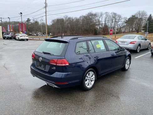 Used 2018 Volkswagen Golf S image 5