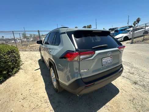 Used 2021 Toyota RAV4 XLE w/ Carpet Mat Package (TMS) FWD image 4