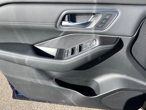 New 2026 Nissan Rogue Platinum image 13