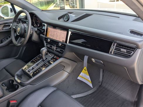 Certified 2025 Porsche Macan AWD/4WD image 26