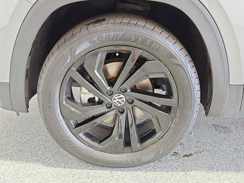 Certified 2023 Volkswagen Atlas SE w/ Panoramic Sunroof Package AWD/4WD image 11