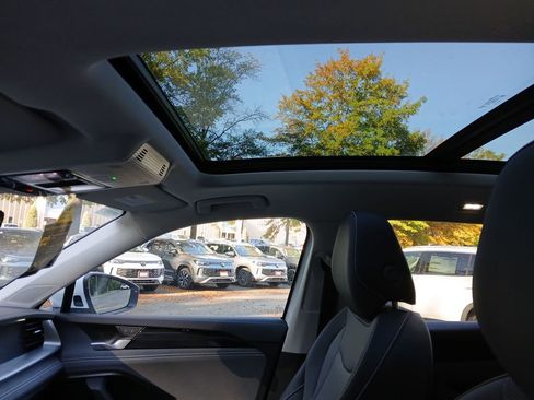 New 2026 Volkswagen Tiguan SE image 20