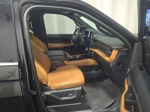 Used 2022 Ford Expedition Platinum image 5