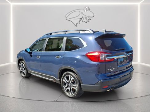 Used 2025 Subaru Ascent Touring AWD/4WD image 3