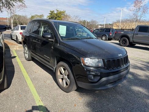 Used 2017 Jeep Compass Latitude image 21