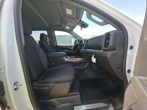 Used 2025 Chevrolet Silverado 2500 LT w/ Convenience Package image 7