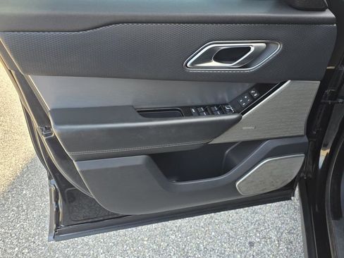 Used 2019 Land Rover Range Rover Velar R-Dynamic SE AWD/4WD image 37