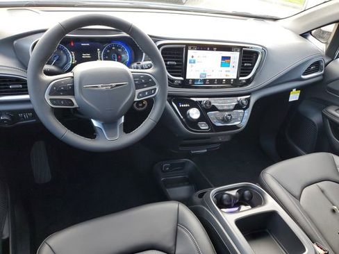 New 2026 Chrysler Pacifica Select image 6