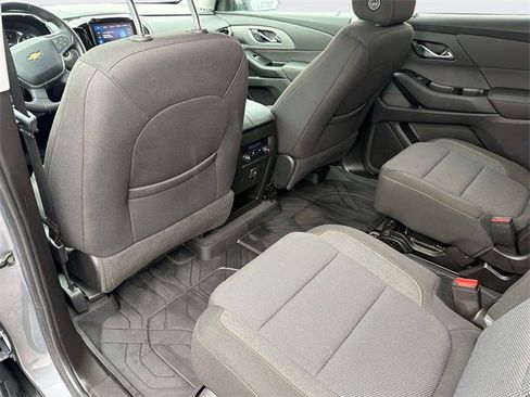 Used 2020 Chevrolet Traverse LT image 16
