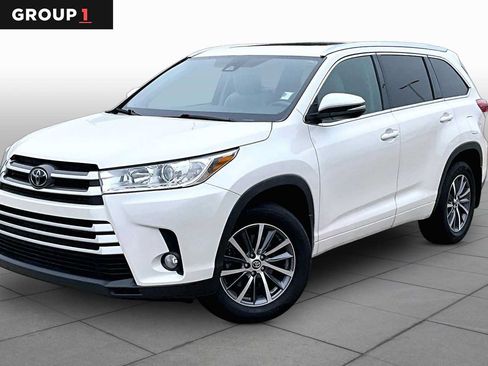 Used 2018 Toyota Highlander XLE FWD image 1