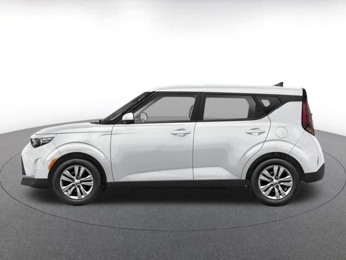 Used 2025 Kia Soul LX w/ LX Technology Package FWD image 3