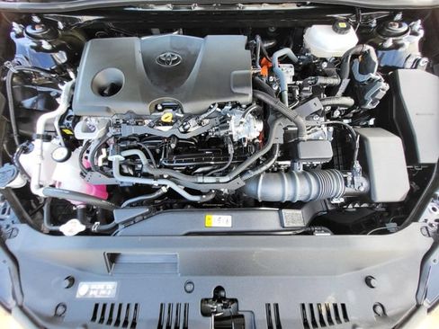 Used 2025 Toyota Camry SE FWD image 11