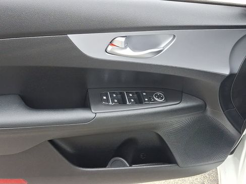 Used 2023 Kia Forte LXS w/ LXS Technology Package image 13