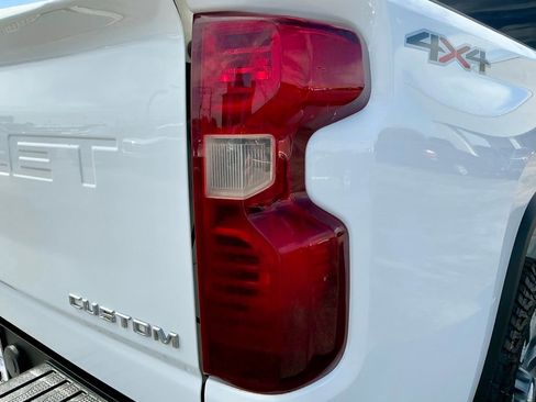Used 2022 Chevrolet Silverado 2500 Custom w/ Custom Value Package AWD/4WD image 14