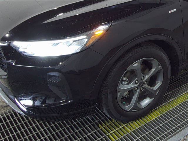 Used 2024 Ford Escape ST-Line FWD image 8