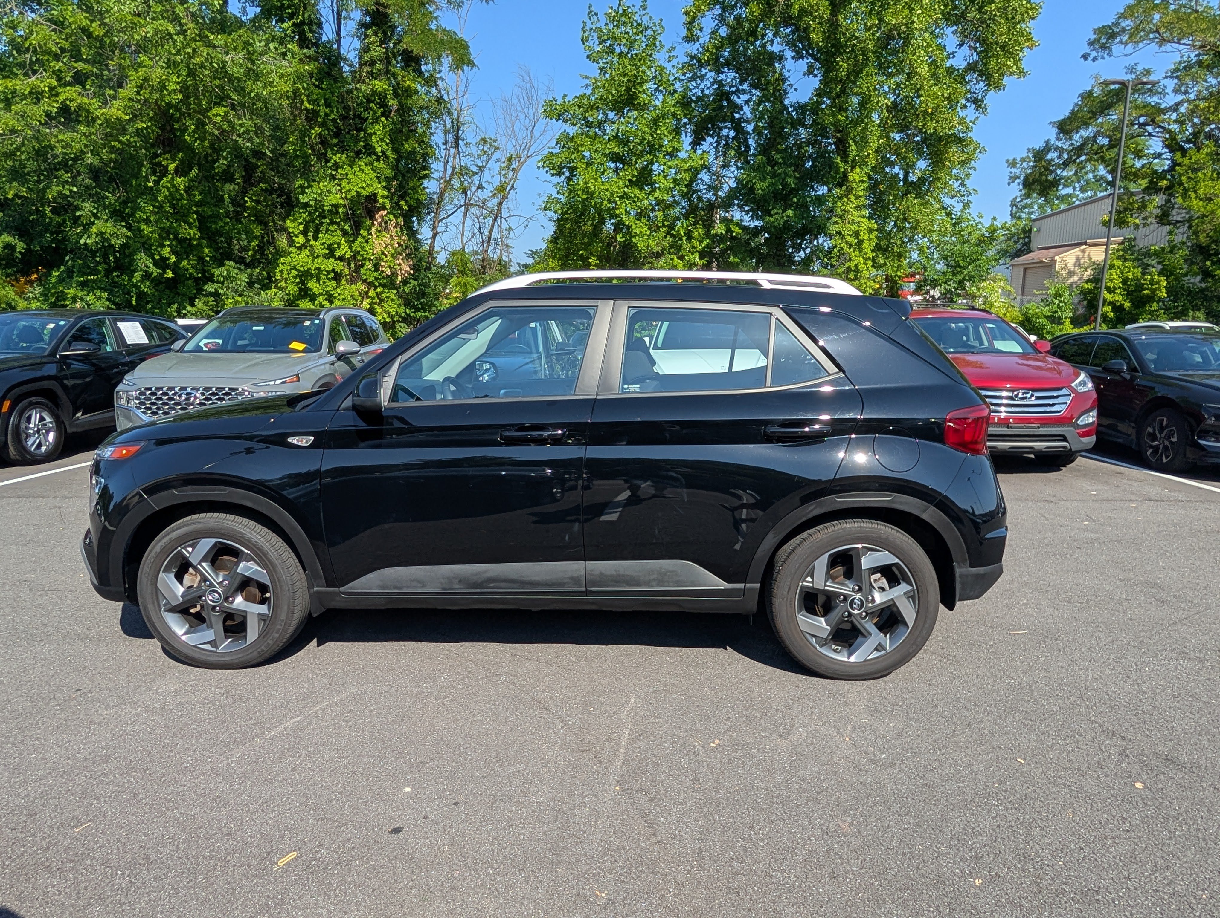 Used 2024 Hyundai Venue SEL FWD image 6