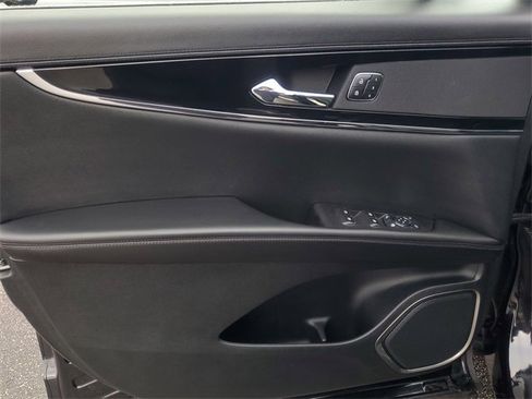 Certified 2023 Lincoln Nautilus Reserve image 15